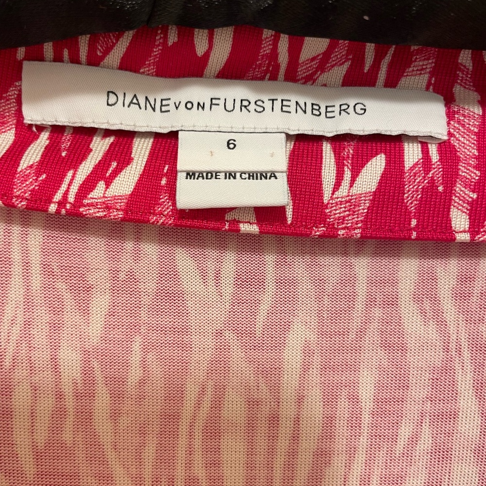 Diane Von Furstenberg New Julian Two wrap dress 100% silk. Hot Pink white Size 6 - Picture 15 of 15